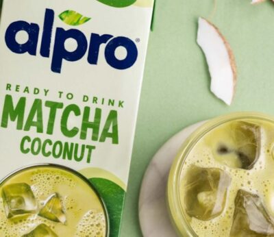 Llega el primer matcha ready to drink con base de coco. No vas a querer beber otra cosa este verano.