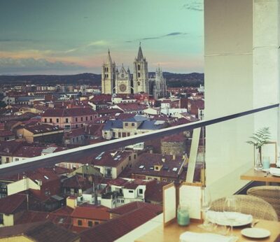 Going out for “tapinas” in Leon (hotel and terrace included)