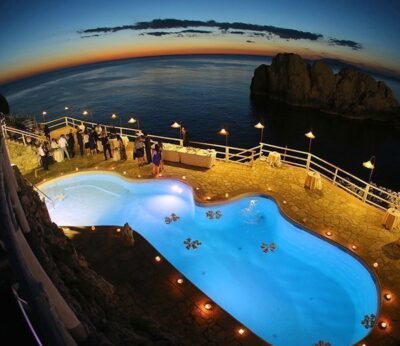 Qué llevo y qué no a una fiesta en la piscina