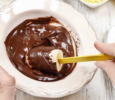 Cocinar con los niños en casa es más divertido si se hacen <em>chocoplátanos</em>