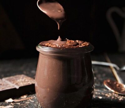 Día Mundial de comer chocolate cubierto de chocolate