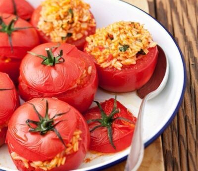 Tomates rellenos de arroz y atún