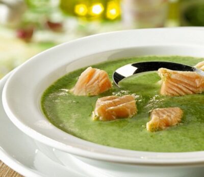 Crema de verduras con salmón