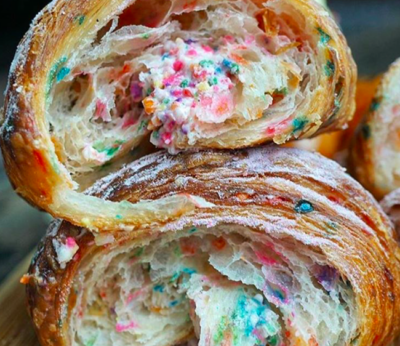El mejor ‘birthday cake’ neoyorquino es un croissant de colores