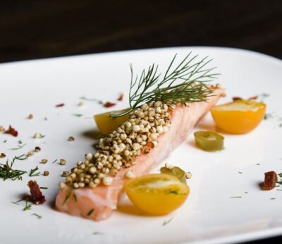 Lingote de salmón, sésamo y cherrys