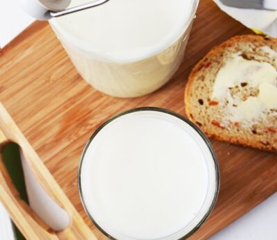 Científicos desarrollan un papel film comestible a base de leche