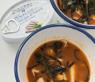 Navajas en agridulce de pimentón y algas