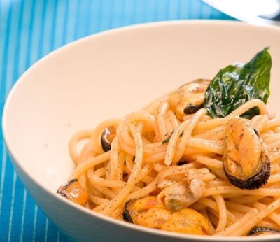 Espagueti con mejillones y almejas