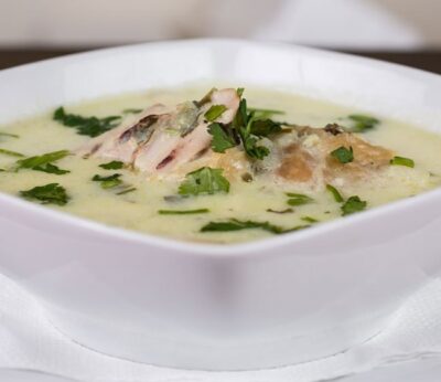 Crema caliente de champiñones con caldo de pollo