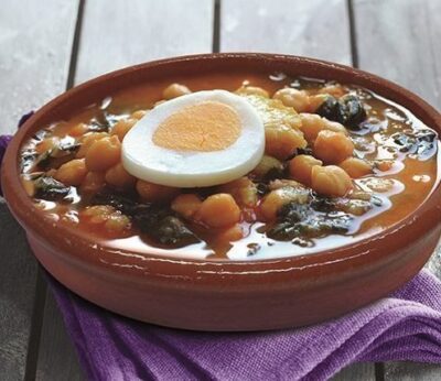 Bacalao con garbanzos y espinacas