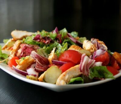 Florida retira lotes de ensalada mixta por contener murciélagos muertos