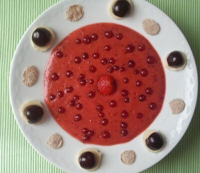 Salmorejo de fresa y remolacha