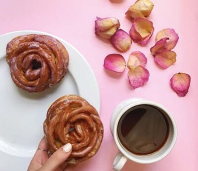 Donuts con forma de flor, el nuevo postre viral