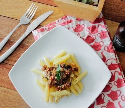 Cómo emplatar en casa: 3 consejos del chef Carlos Maldonado y Deliveroo