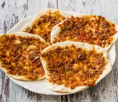 Lahmacun: la pizza enrollada turca