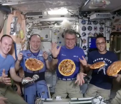 Así es como hacen pizza los astronautas en el espacio
