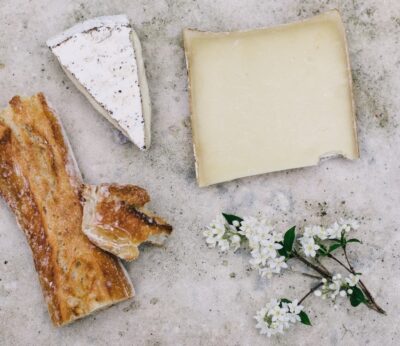 ¿Cuánto tiempo puede estar cada tipo de queso en el frigorífico?