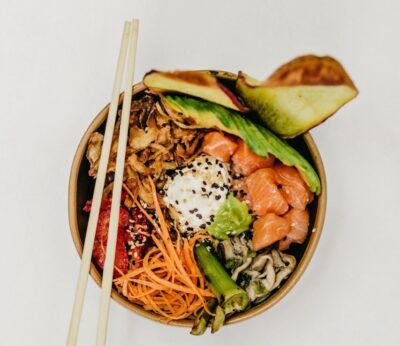 Si quieres un ‘poke bowl’ saludable toma nota de que no debes añadirle