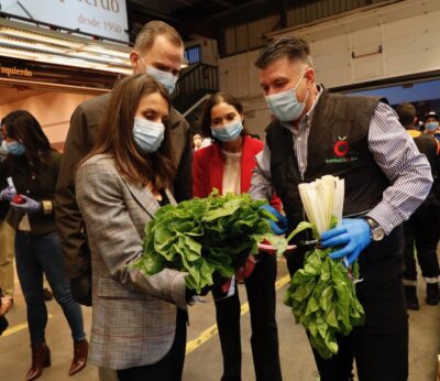 Los reyes de España en Mercamadrid mercados Felipe y letizia