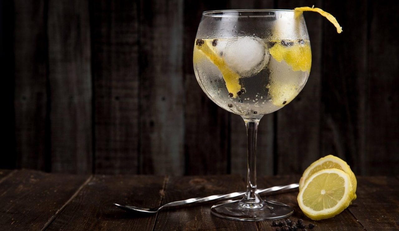 Cinco curiosidades sobre el gin tonic que quizás no conocías