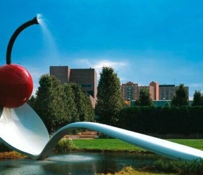 Puente de cuchara y cereza de Claes Oldenburg