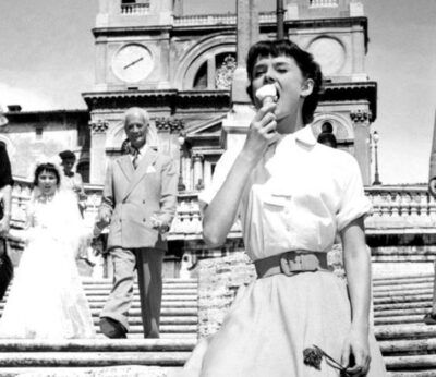 Audrey Hepburn y Gregory Peck en Vacaciones en Roma