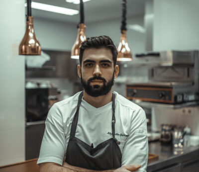 En la cocina con Alejandro Serrano, el chef más joven en ganar una estrella Michelin