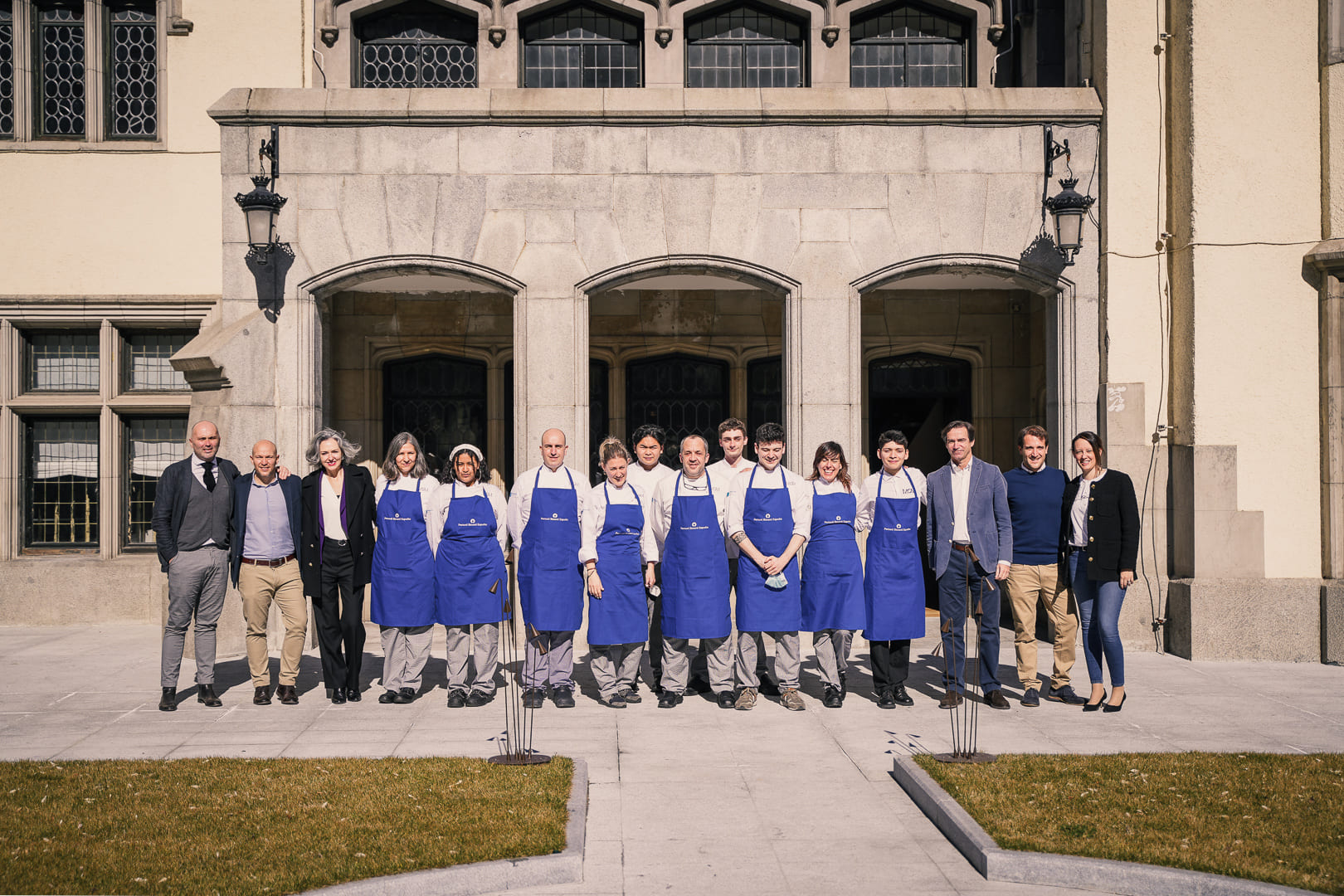 Alumnos posando en MOM Culinary Institute