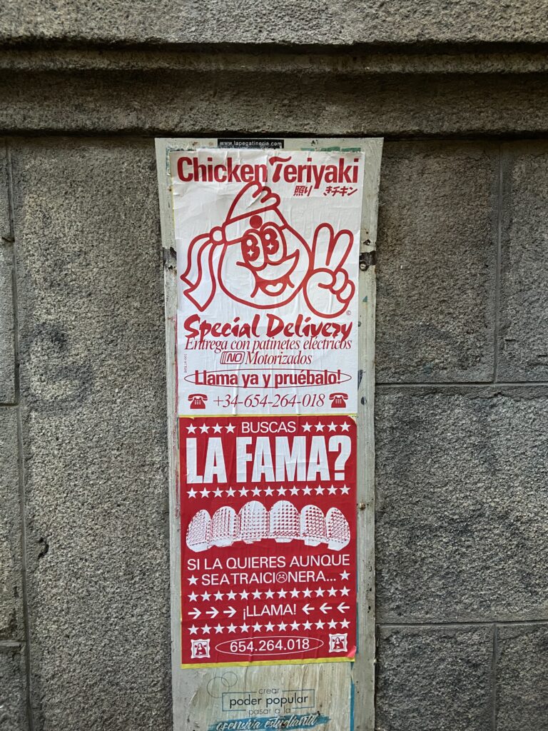 El cartel de Chicken Teriyaki, diseñado por T.O.T y fotografiado por Marta Delgado.