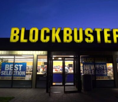 Así es el bar clandestino que recuerda a una tienda de Blockbuster 