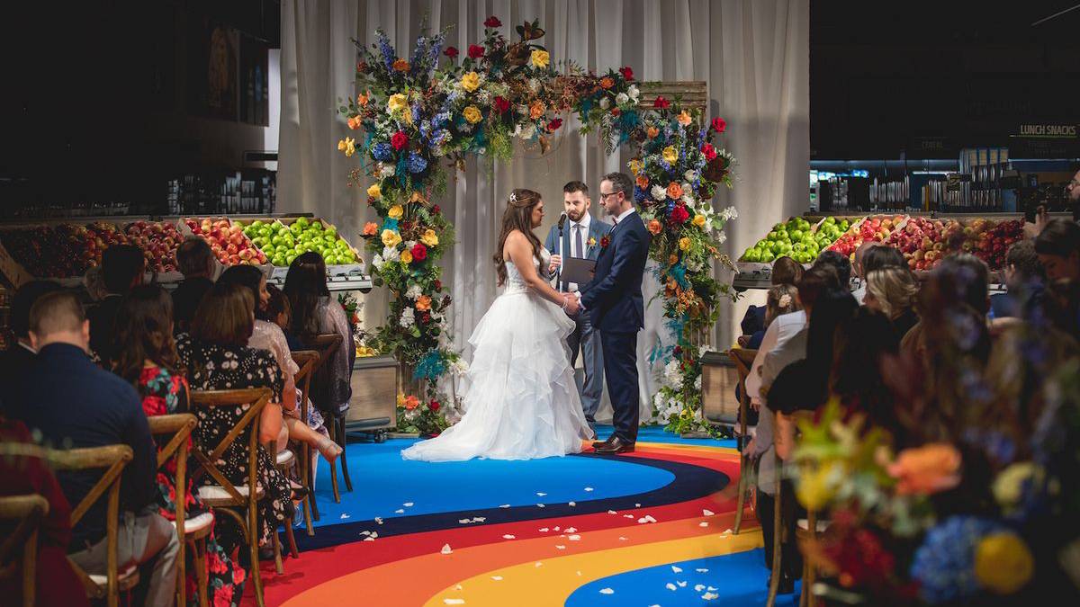 ¿Te casarías en un supermercado Esta pareja de Illinois lo ha hecho