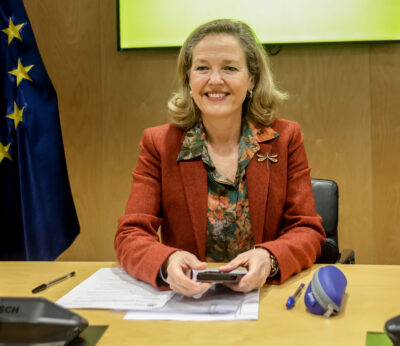 Economía.- Calviño se abre a limitar el descuento al combustible en transporte, agricultura, ganadería y pesca