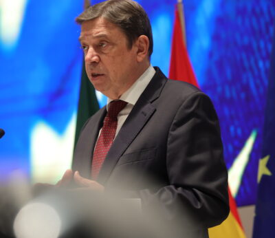 Economía.- Planas reitera que el Gobierno actuará para «doblegar la curva del incremento» del precio de los alimentos