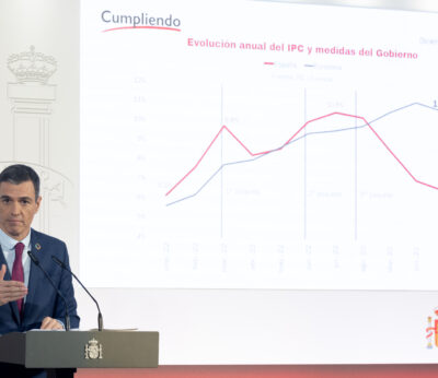 Economía.-(AMP)El Gobierno suprime el IVA del 4% de los alimentos básicos y rebaja del 10% al 5% el de aceite y pasta