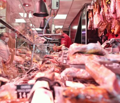Economía.- Las empresas cárnicas consideran que excluir la carne de la rebaja del IVA es un «agravio» para el sector