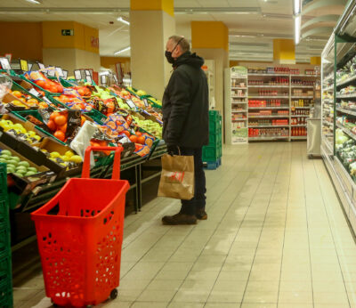 Economía.- Facua denuncia ante Competencia a 8 cadenas de supermercados por no repercutir la rebaja del IVA a alimentos