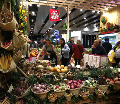 Economía.- El 68% de los consumidores prioriza el precio en sus compras de frutas y hortalizas y un 70% el aspecto
