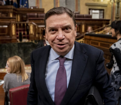 Economía.- Planas dice que el Gobierno seguirá compensando este año la reducción de días de actividad en sector pesquero