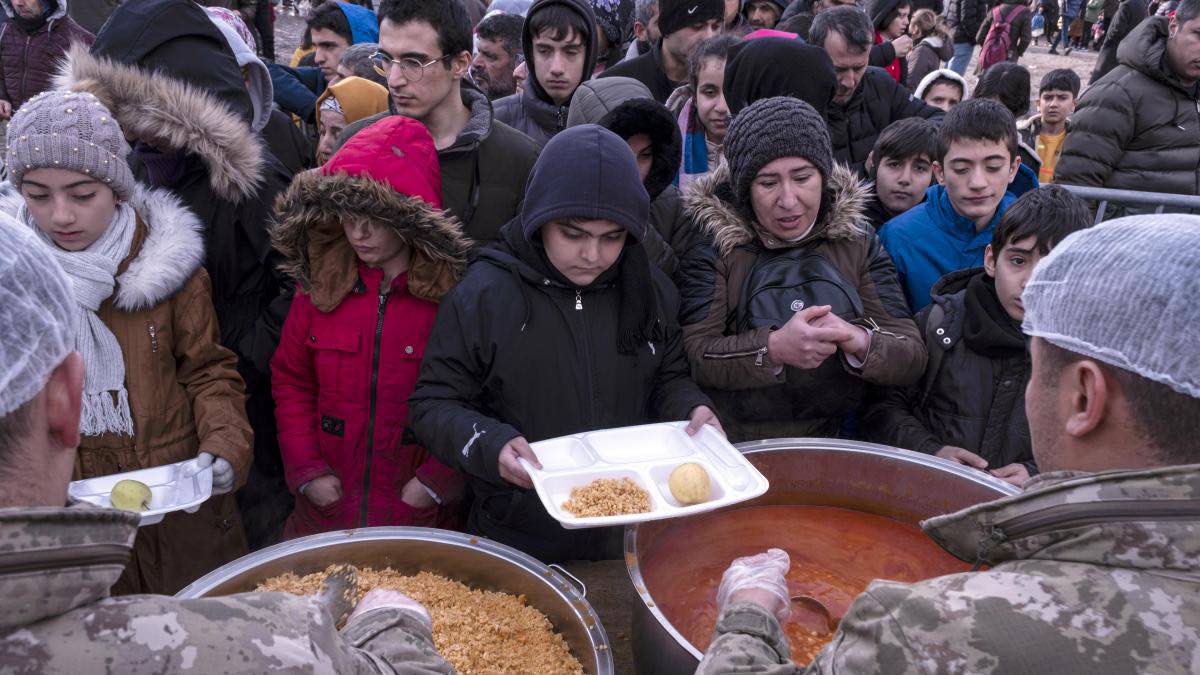 Qué alimentos puedes donar al Turquía y siria (y dónde debes llevarlos)