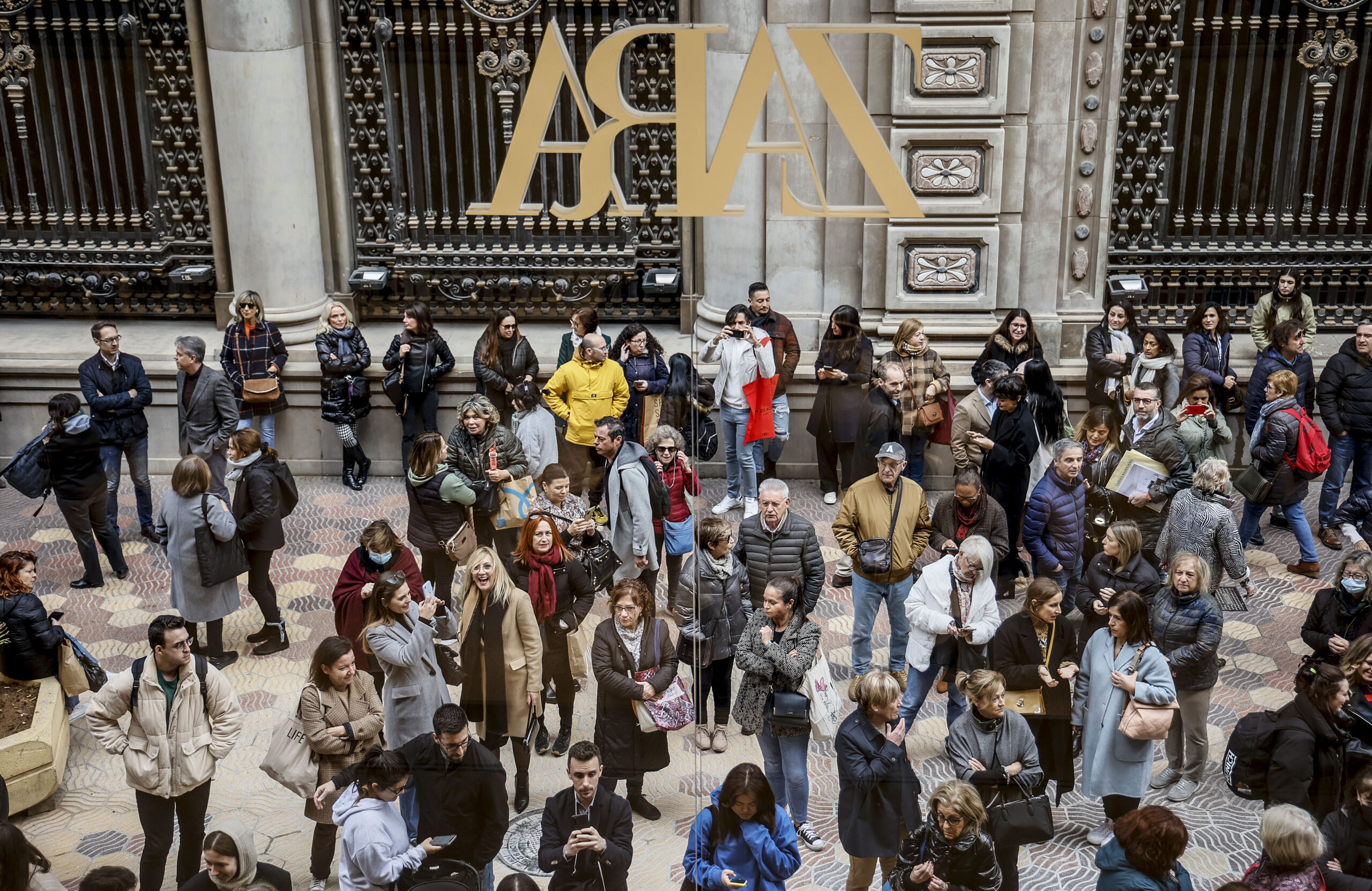 Economía.-Inditex, Mercadona y El Corte Inglés, situadas entre las cien grandes firmas del sector retail, según Deloitte