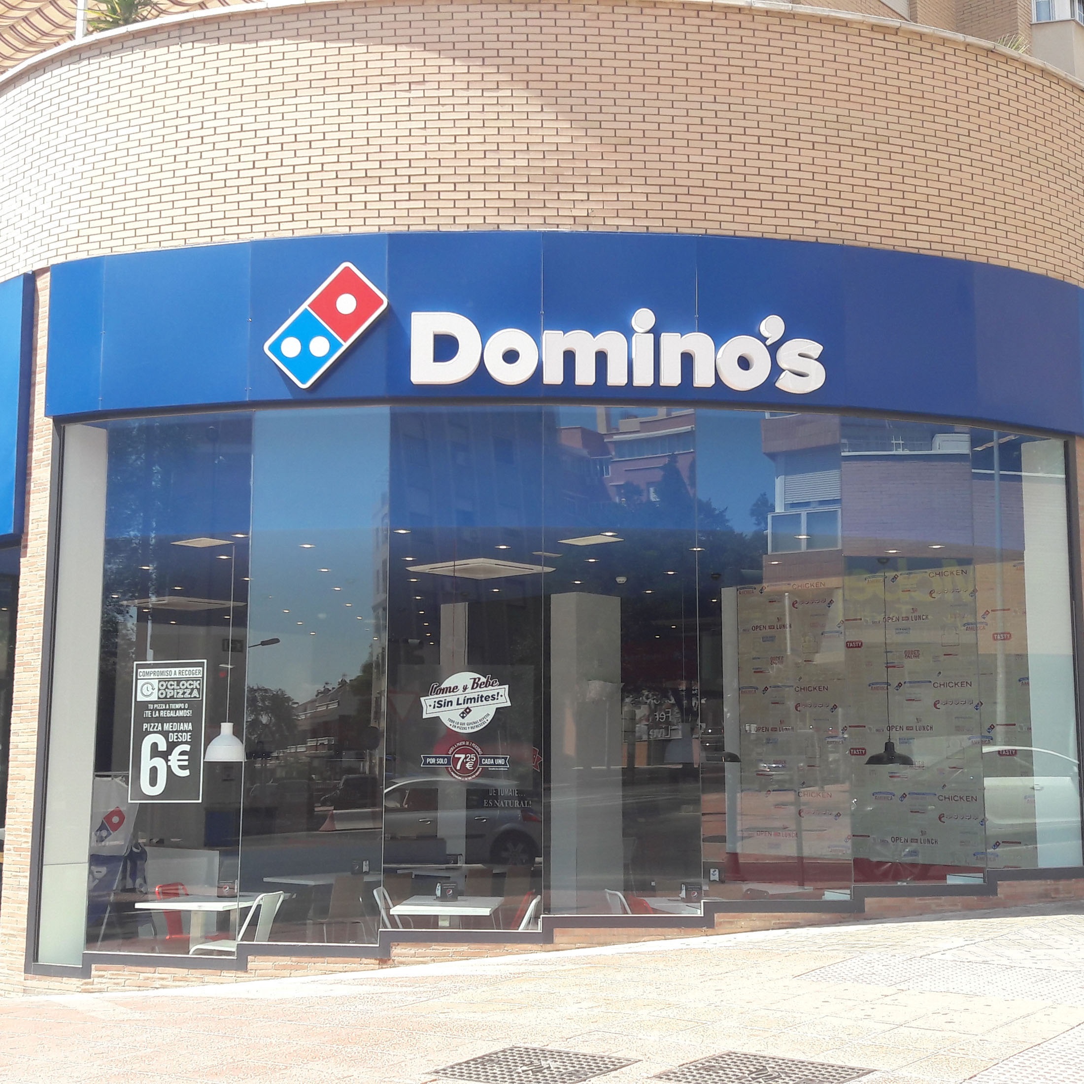 Economía.- Domino’s Pizza cierra 2022 con cerca de 400 locales en España y lanza un plan de reconversión de pizzerías