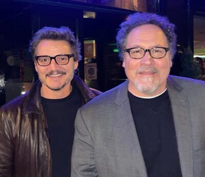 Los actores Pedro Pascal y Jon Favreau.