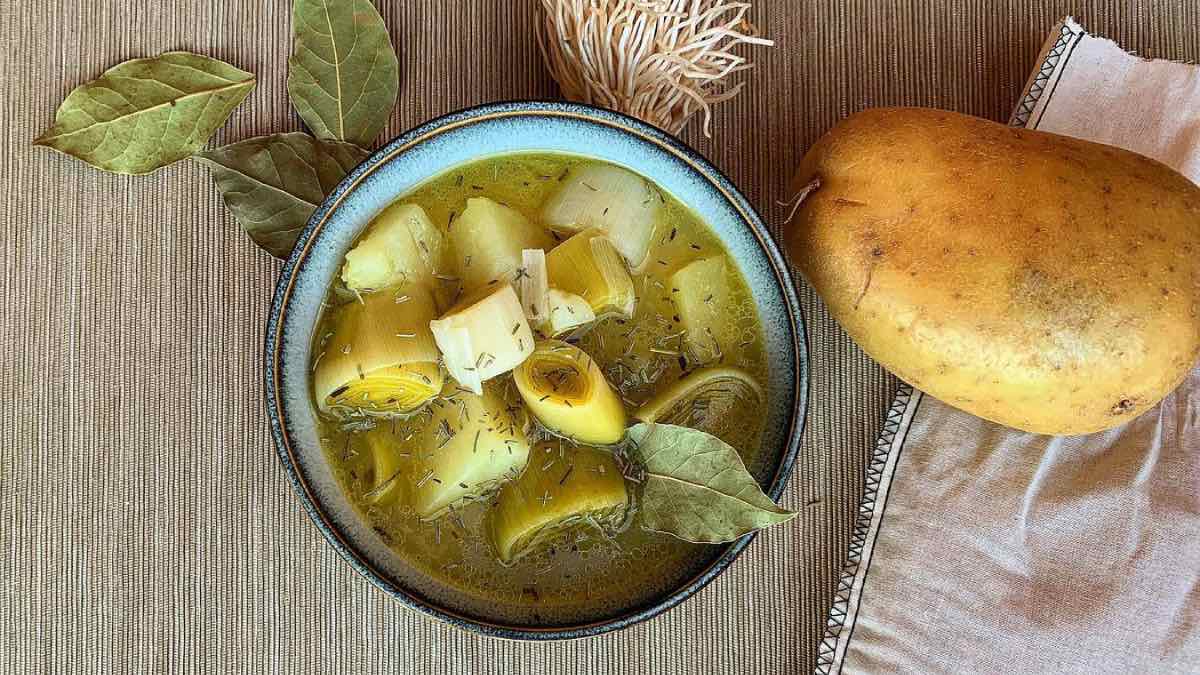 Porrusalda (receta de sopa de puerros tradicional)