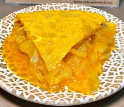 Receta de tortilla de patatas de Café Tizona, una de las dos mejores de España.