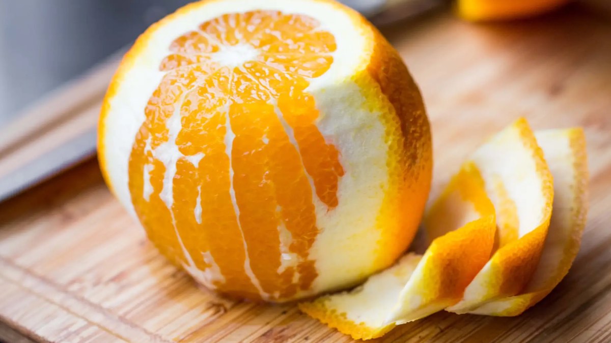 Here’s the trick to easily remove white peel from oranges, even if you shouldn’t