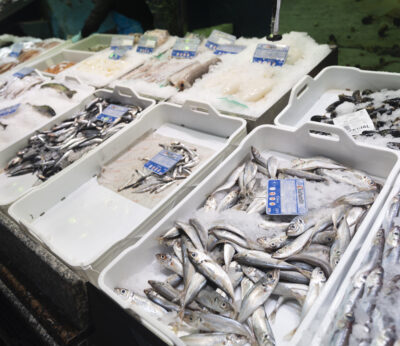 Economía.- Fedepesca se alía con Uber Eats para el reparto a domicilio de productos frescos de las pescaderías