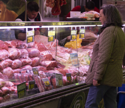 Economía.- Las empresas cárnicas piden al Gobierno que copie la medida de Portugal de reducir el IVA a la carne