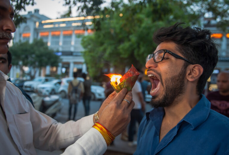 ‘Fire Paan’: así es el curioso aperitivo indio que se come en llamas