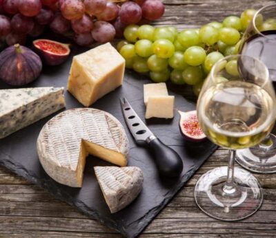 El mejor maridaje de vino y queso Stilton, según Forbes