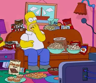 ¿Por qué comemos en exceso viendo la televisión?